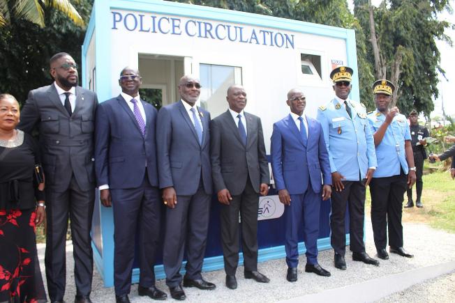 Sécurité routière : le ministre Vagondo Diomandé réceptionne des box offerts par l’Amuga à la Police nationale