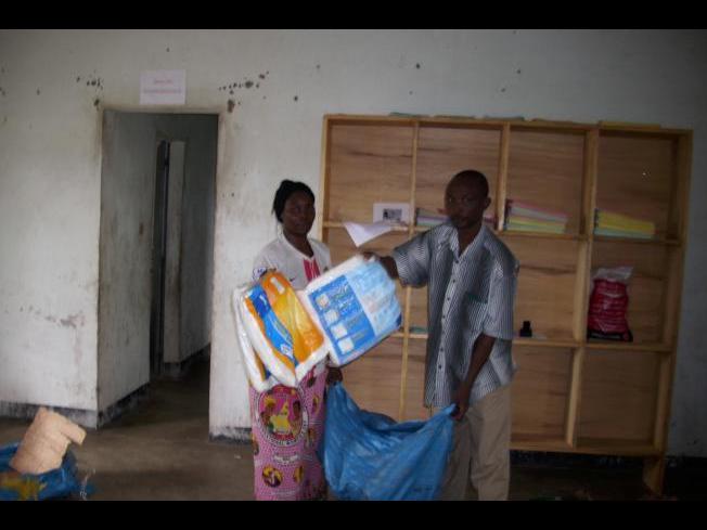 visite chez  des personnes malades défavorisées au Cameroun.