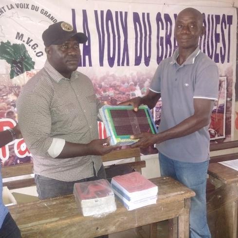 Côte d'Ivoire: Le Président AKRA PAUL fait don de kit scolaire 