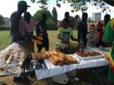 Distribution des repas après le match de foot 