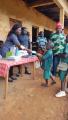 Distribution du matériel scolaire à l'école publique de Tchala à Bayangam (Cameroun)