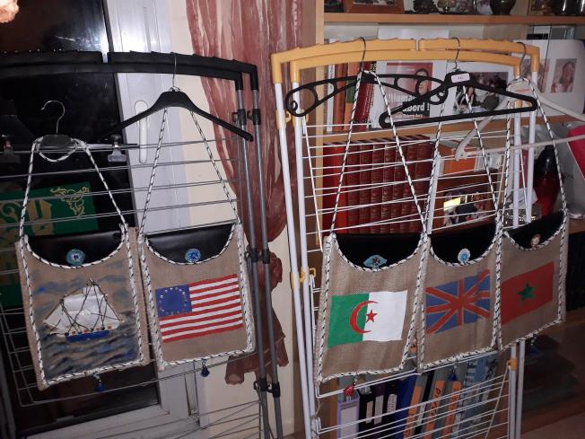 travaux sacs de plage et drapeaux