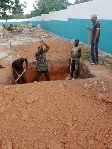 Construction des toilettes pour le dispensaire de Banandje 