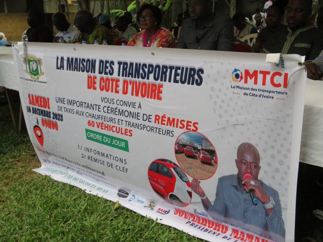 COTE D'IVOIRE:TRANSPORT CAN 2023 - CEREMONIE DE REMISES DE 20 VEHICULES TAXIS AUX CHAUFFEURS ET TRANSPORTEURS