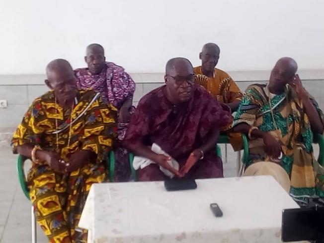 COTE D'IVOIRE: Interview de monsieur AMAN N'GUESSAN JEAN, Chef de  Famille  SAMANDJE MAMI & NOTABLES sur la DESTITUTION du ROI de  MOOSSOU GRAND-BASSAM, Présentation de l'histoire, le symbole de l'organisation de la famille au sein de la cour royale des R
