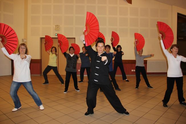 DEMONSTRATION presentation TAICHI mains nues TAICHI éventail