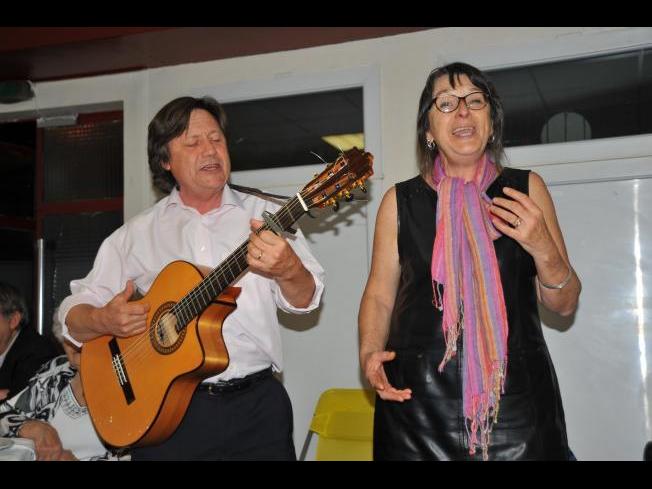Saint-Pierre-de-Bosguérard : didier blons et Gisèle Bihan chantent 