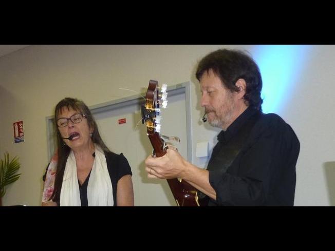 Bourgtherould (27) : Didier Blons et Gisèle Bihan chantent 